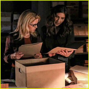Felicity, Dinah & Laurel Work Together on Tonight's New 'Arrow'