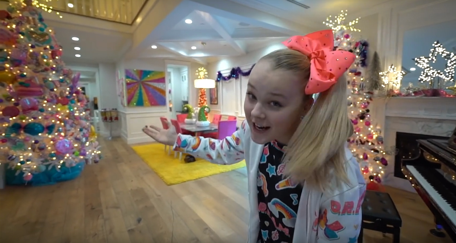 JoJo Siwa’s House Is Totally Decked Out For Christmas!  JoJo Siwa  Just Jared Jr.