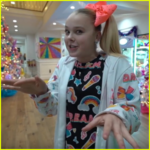 JoJo Siwa's House Is Totally Decked Out For Christmas!