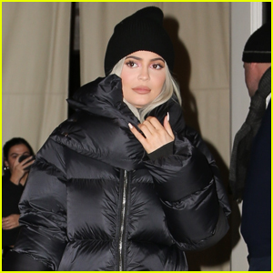 Kylie Jenner Steps Out for Dinner with Friends in NYC!