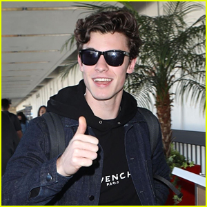 Shawn Mendes Gives the Thumbs Up at LAX!