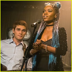 KJ Apa Hints At Romance With [SPOILER] For Archie in Upcoming 'Riverdale' Episodes