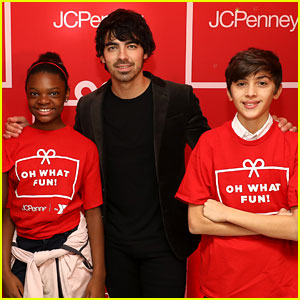 Joe Jonas Helps Kids With Their Holiday Shopping at JCPenney!