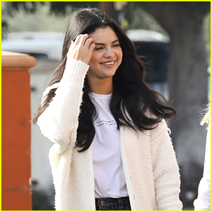 Selena Gomez Gets Lunch With Friends in Los Angeles!