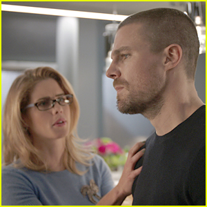 Oliver & Felicity Focus On Their Marriage In 'Arrow's Winter Premiere