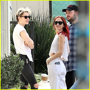 Kristen Stewart & Rumored New GF Sara Dinkin Grab a Juice Drink Together!