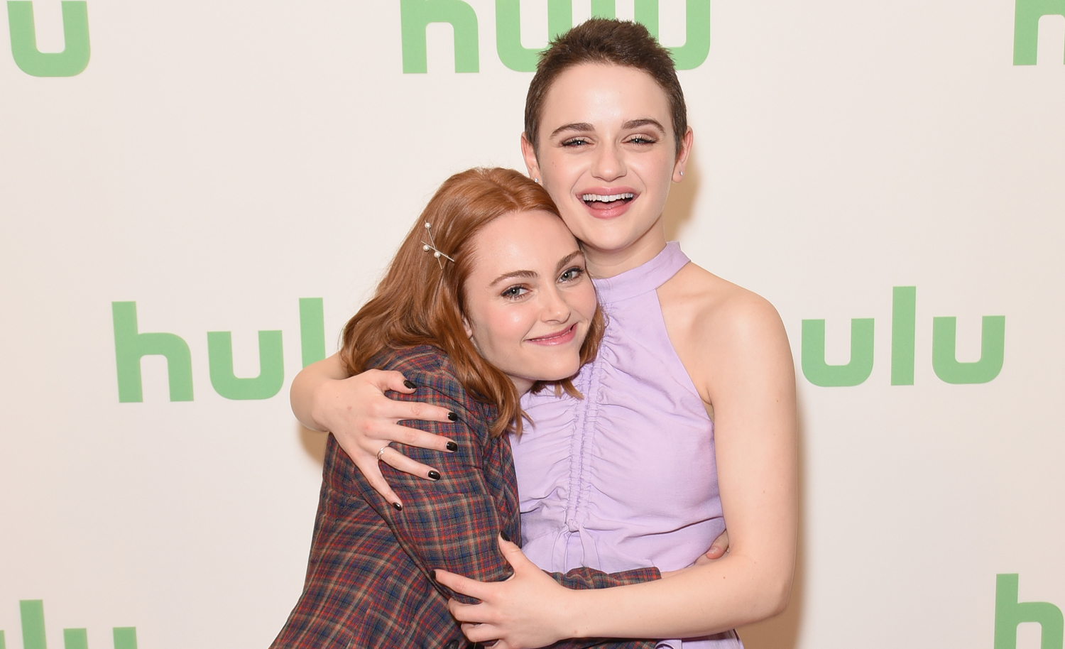 Joey King & AnnaSophia Robb Buddy Up at ‘The Act’ TCA Panel! 2019