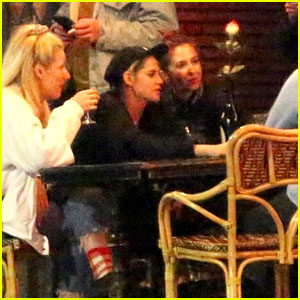 Kristen Stewart & Rumored New GF Sara Dinkin Enjoy Dinner Out With Their Friends!