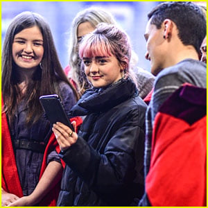 Maisie Williams Meets University Students at Daisie App Launch!