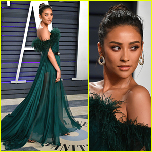 Shay Mitchell Will Take Your Breath Away In This Gown at Vanity Fair's Oscar Party