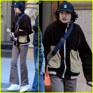 Finn Wolfhard Hangs With His Family in NYC!