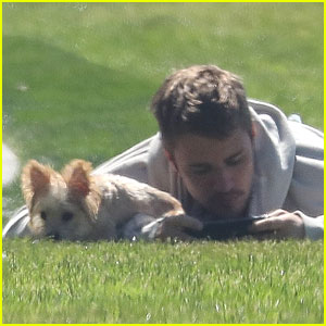 Justin Bieber Relaxes at the Park with Puppy Oscar