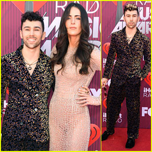 MAX & Wife Emily Cannon Skip Traditional Red Carpet Looks at iHeartRadio Music Awards 2019