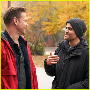 Paul Wesley Directs Tonight's All New 'Legacies'!