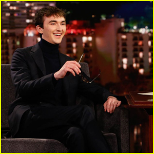 Isaac Hempstead Wright Says He's Basically Blind While Filming 'Game of Thrones'