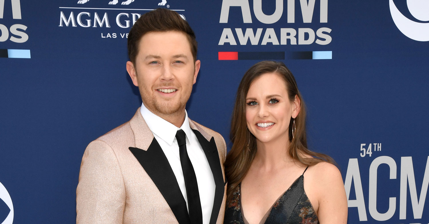 Scotty McCreery & Wife Gabi Couple Up at ACM Awards 2019