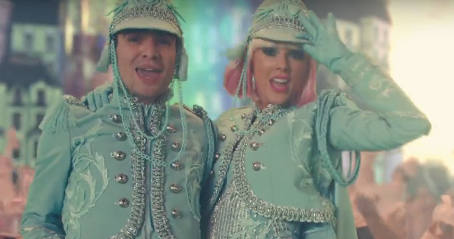 Taylor Swift Shows Off 7 Different Looks in ‘Me!’ Music Video ...