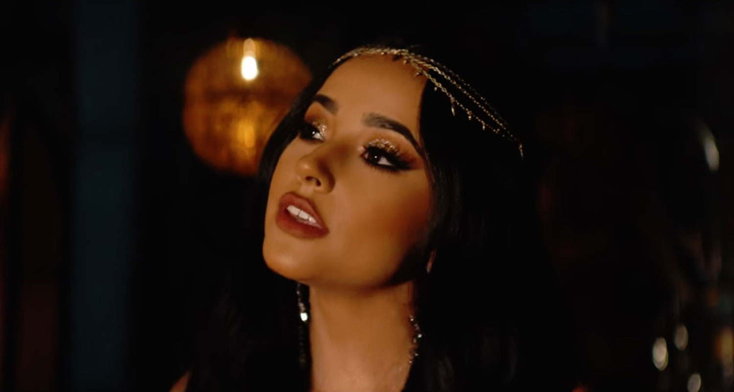 Becky G Turns Into A Disney Princess For ‘Un Mundo Ideal’ Aladdin Music ...