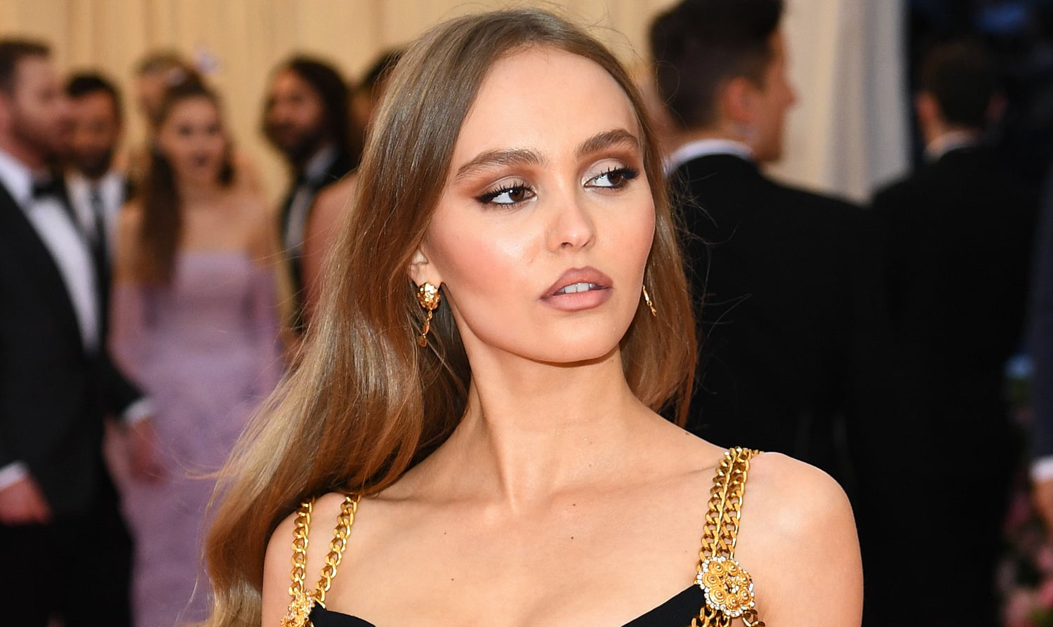 Lily-Rose Depp Wows the Pink Carpet at Met Gala 2019! | 2019 Met