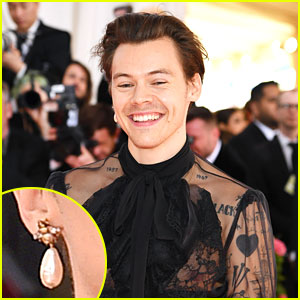 Harry Styles Got His Ear Pierced Just For The Met Gala!