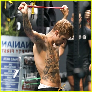 Shirtless Justin Bieber Shows Off Tattooed Torso for Outdoor Workout