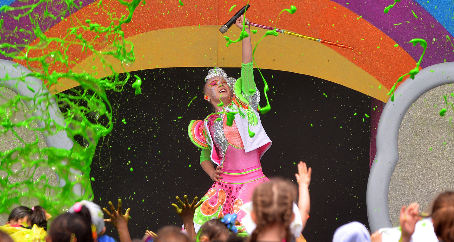 JoJo Siwa Owns the Stage at Nickelodeon Slimefest!
