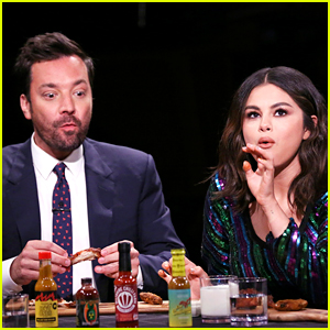 Selena Gomez Can't Handle the Spicy Wings on Fallon's 'Hot Ones' Segment
