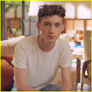Troye Sivan Says Being Labeled a Gay Icon Feels 'Uncomfortable'