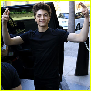 Asher Angel is All Smiles While Greeting Fans at Comic-Con 2019!