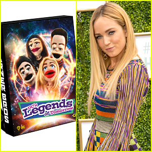 Caity Lotz Had A Good Laugh Over 'Legends of Tomorrow's Official Comic-Con Bag