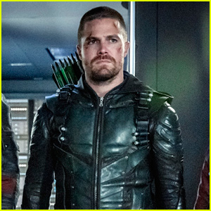 Stephen Amell Shares First Full Look at Season 8 Arrow Suit!