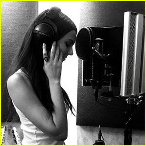 Victoria Justice is Seemingly Working on New Music!