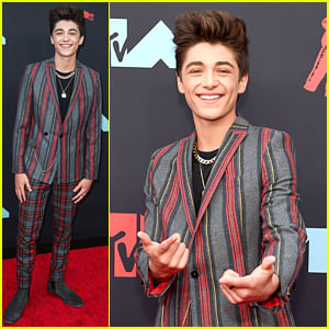 Asher Angel Wears His Hair To The Sky at MTV VMAs 2019