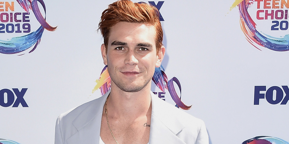 KJ Apa Opens Up About ‘Tough’ & ‘Emotional’ Episodes For ‘Riverdale ...