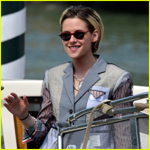 Kristen Stewart Enjoys a Boat Ride Around Venice!