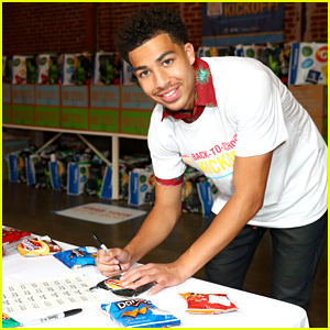 Marcus Scribner Helps Feed Families In Need at Back To School Event