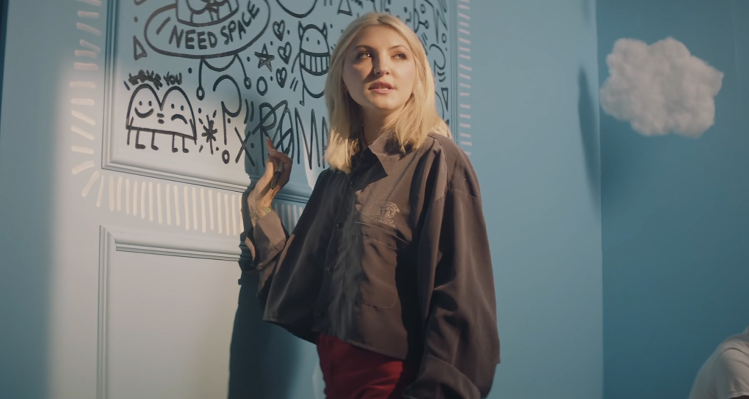 Julia Michaels Premieres ’17’ Music Video – Watch Here!
