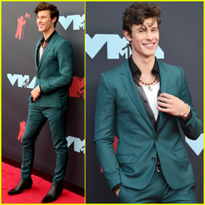 Shawn Mendes Suits Up For VMAs 2019!