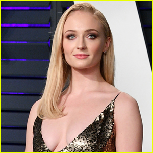 Sophie Turner Responds to Article Making Fun of Her Wearing Socks & Sandals