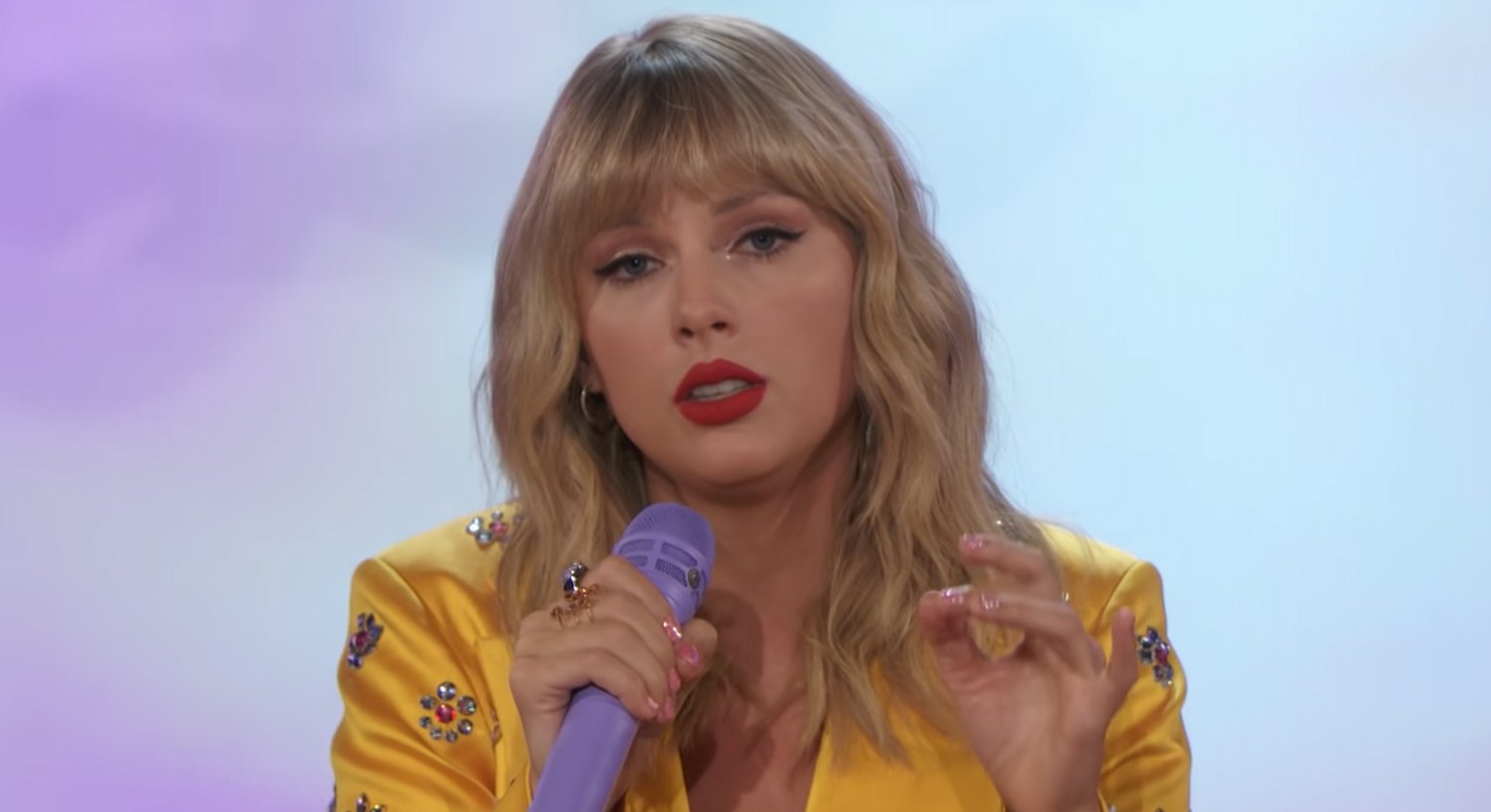 Taylor Swift Sings The Archer During Lovers Lounge Stream Music Taylor Swift Just Jared Jr