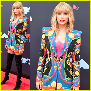 Taylor Swift Will Perform TWO Songs at VMAs 2019, Walks Carpet in Colorful Outfit!