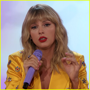 Taylor Swift Sings 'The Archer' During Lover's Lounge Stream!