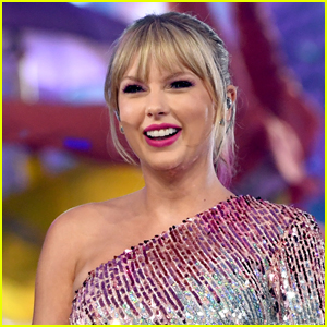Taylor Swifts Surprises Waiting Fans with Pizza Ahead of Her 'GMA' Performance!
