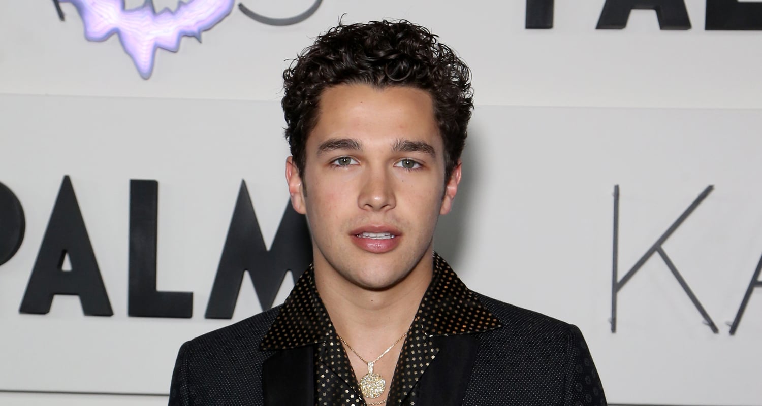 Austin Mahone Debuts Newly Shaved Head!