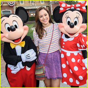 'The Goldbergs' Head To Disneyland For Vacation on Season Premiere - See The Pics!