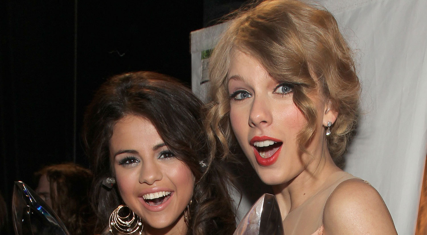 Selena Gomez Calls Bff Taylor Swifts ‘lover ‘unreal Selena Gomez Taylor Swift Just Jared Jr 