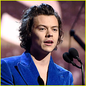 Harry Styles Shows Off His New Hairdo in Italy