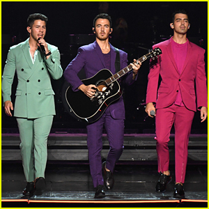 Jonas Brothers Bring Out OG Band & Big Rob at Hershey Park Concert!