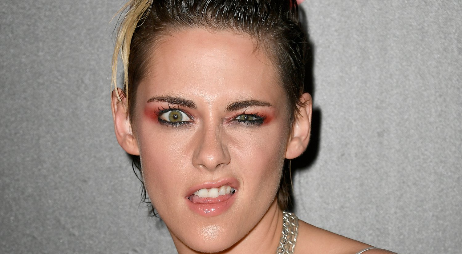 Kristen Stewart Makes a Funny Face for the Camera Arriving at Will ...