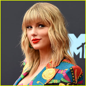 Taylor Swift is the Mega Mentor for 'The Voice' Season 17!